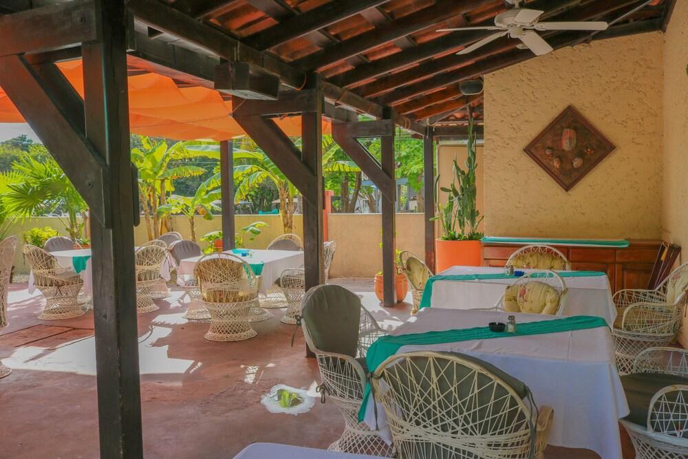 Banana Beach Resort San Pedro  Exterior photo